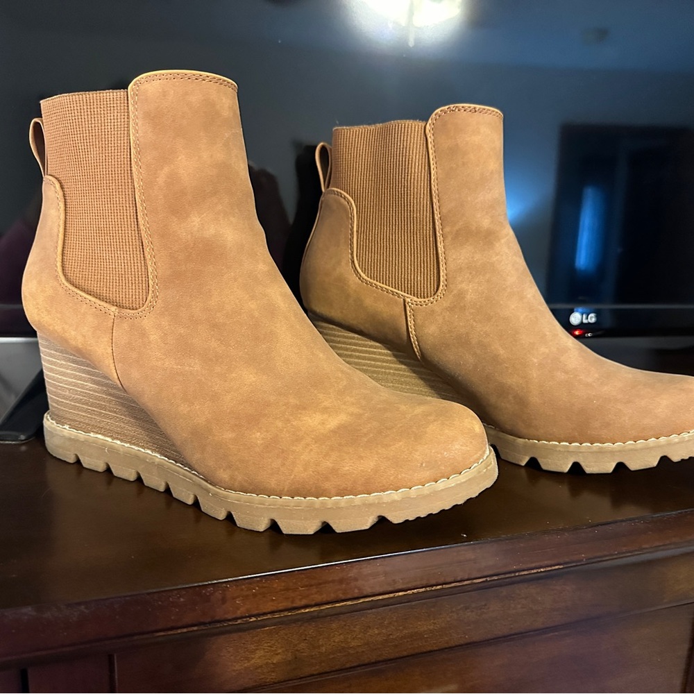 Universal Thread Tan Wedge Boots